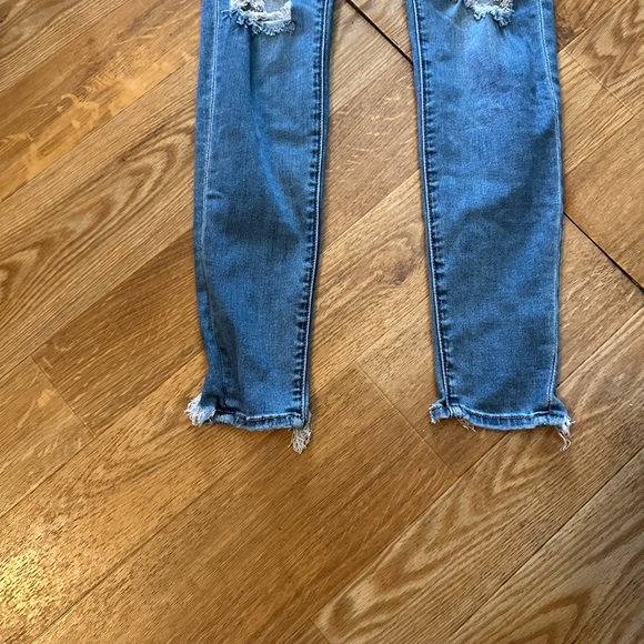 American Eagle Outfitters - Picture 4 of 10